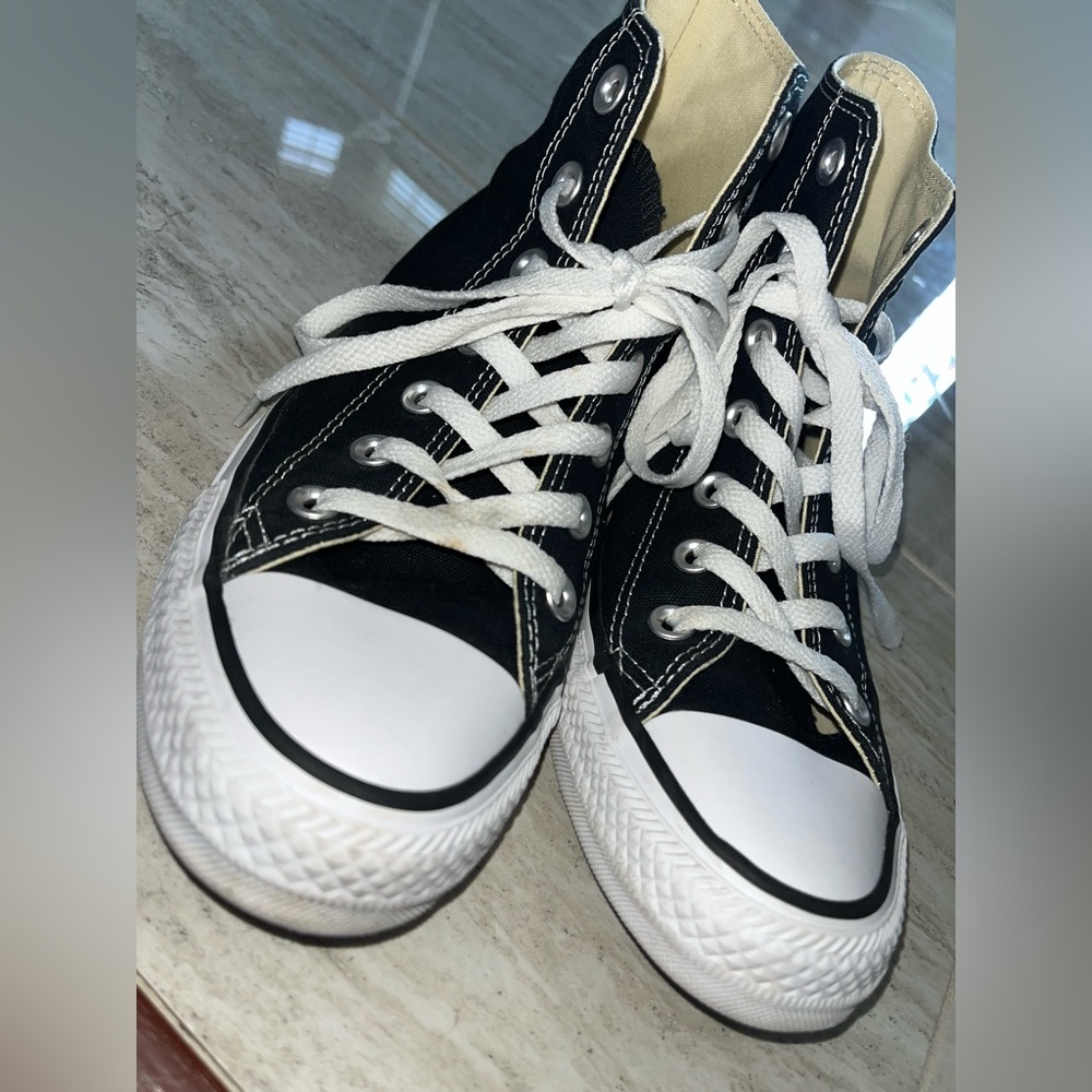 Converse Black Hightop 🖤🤍